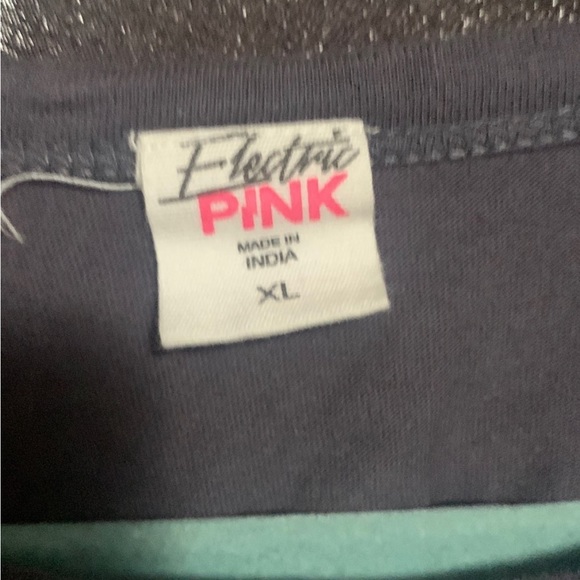 Cropped Galaxy Tee XL - Picture 2 of 2